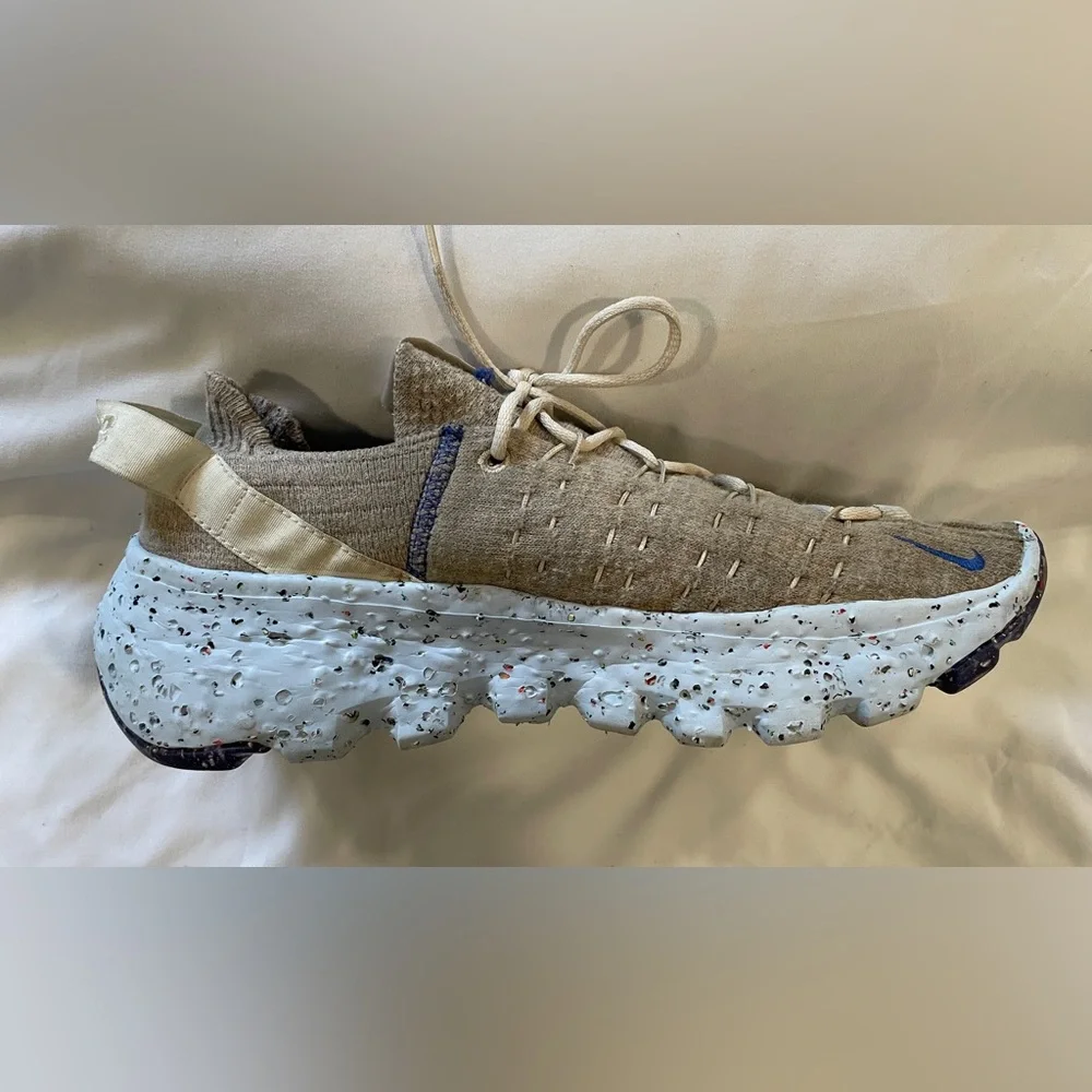Nike Space Hippie 04 Beige - Picture 6 of 11